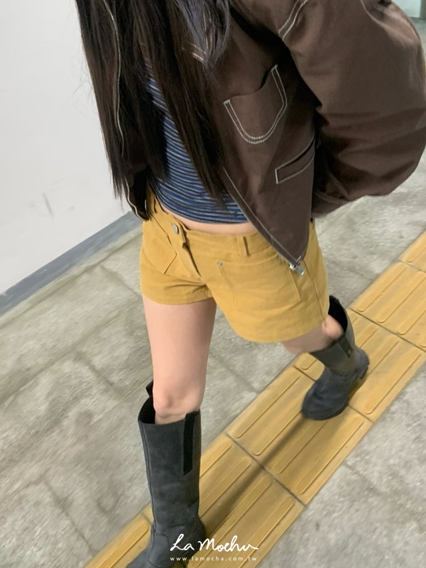 蠟筆色方口袋鉚釘短褲